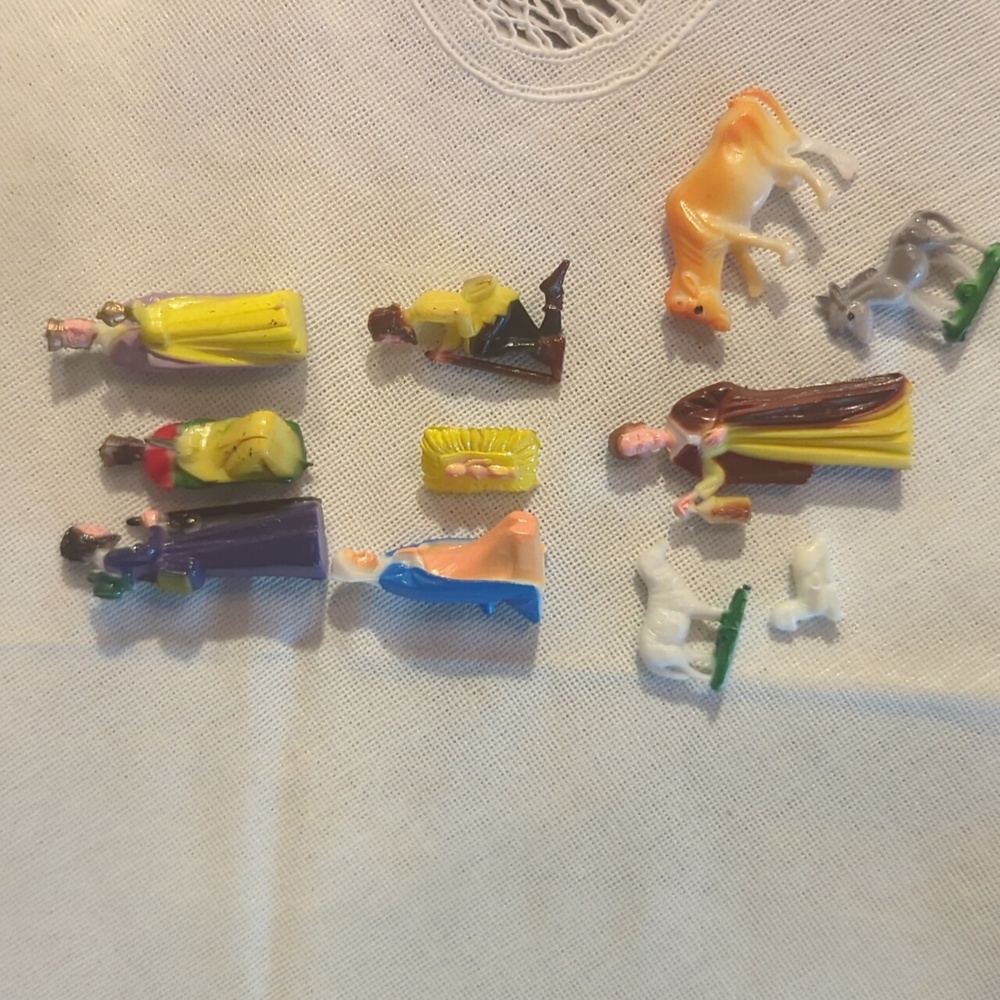 Vintage Micro Nativity Set plastic